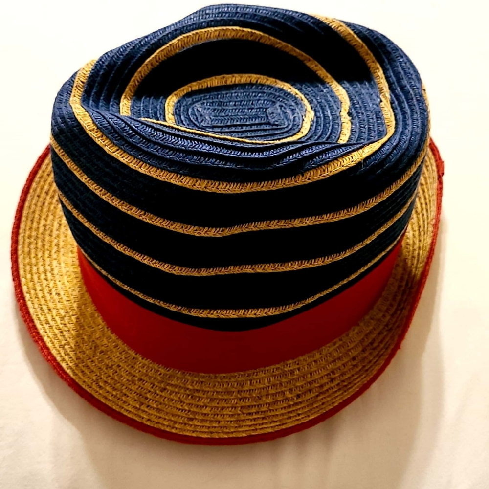 Womens hat - Picture 2 of 4